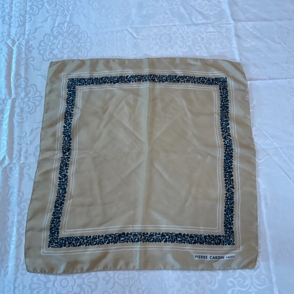 PIERRE CARDIN PARIS 100% Silk Scarf 18”x19” Made In Italy - Picture 4 of 7